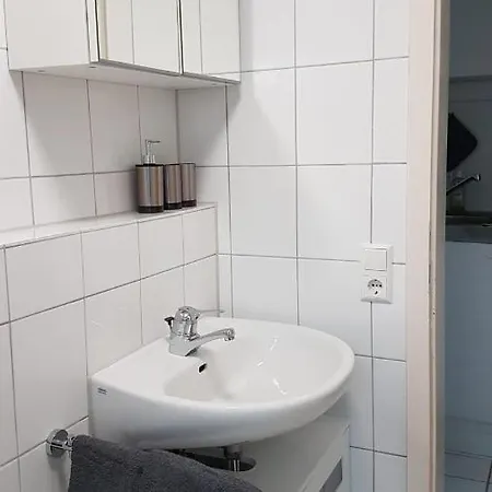 Ferien- Und Businessapartment I Modern Mit Wlan Und Parkplatz Nahe Zentrum, Automobil- Und Tech-firmen, Messe *